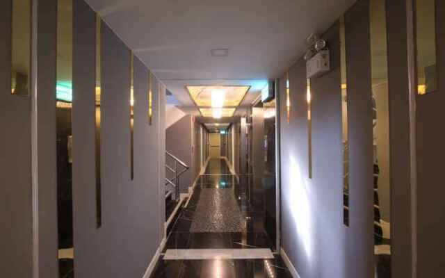 Pratunam Atrium Hotel
