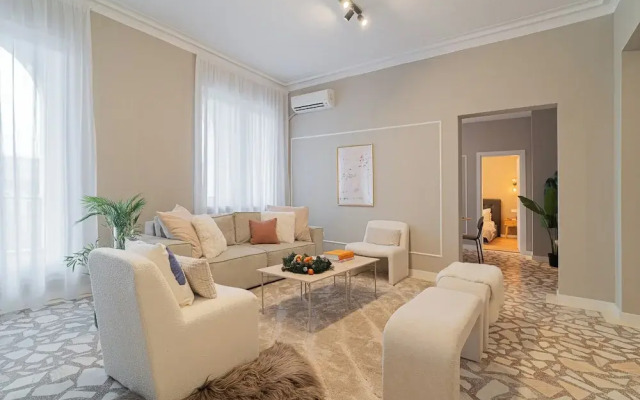 Loggia & Luxe 5BR Penthouse in Universitatii Area