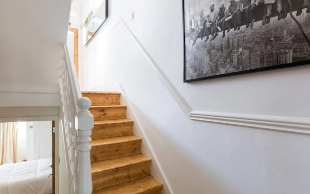 Fabulous 4-Bed House in Fulham with Garden!