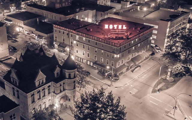 Hume Hotel & Spa