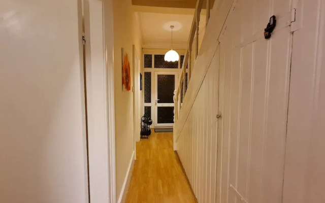 House-sleeps4-parking-garden