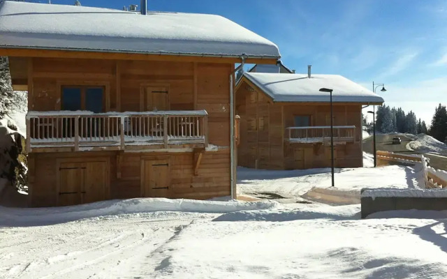 Splendid Chalet in Chamrousse With TV