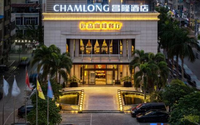 Qionghai Changlong Hotel (Yinhai Zaliang Street)