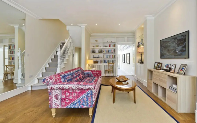 Stunning Recently Renovated 3 Bedroom Home Fuham - Munster Village