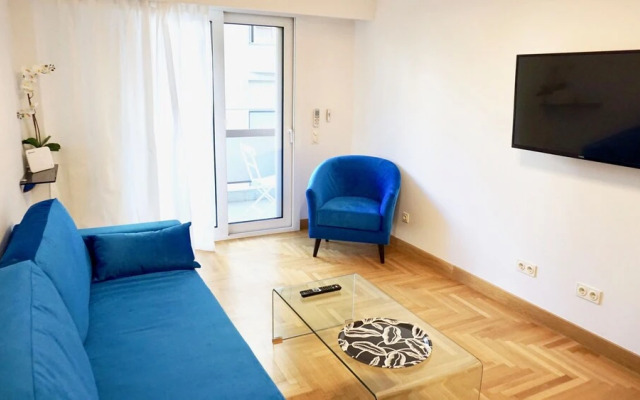 Central & Elegant Apt in Athens