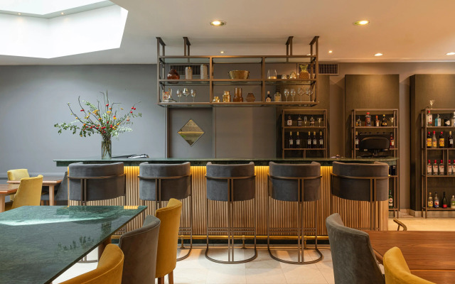 Argenta Tower Hotel & Suites