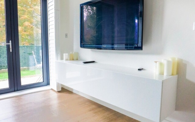Modern 2 Bedroom Apartment in Putney