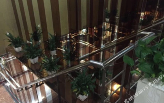 Jiangyang Business Hotel (Shanghai Jiamusi Road)