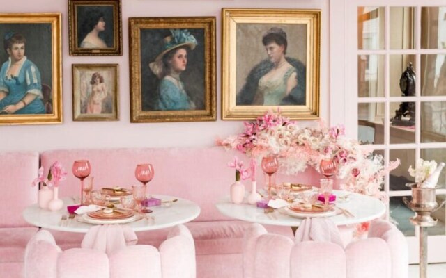 Garrison Inn Boutique Hotel
