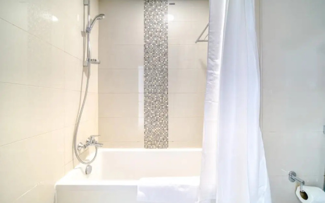 Premium 2BR Apt w Marina Views