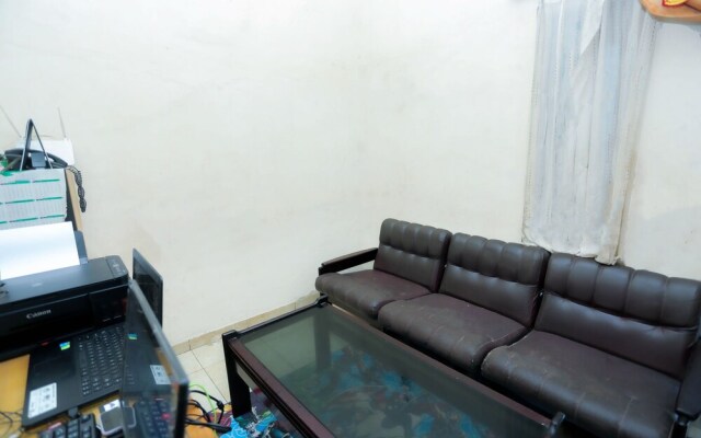 OYO 2692 Penginapan Mba Ros