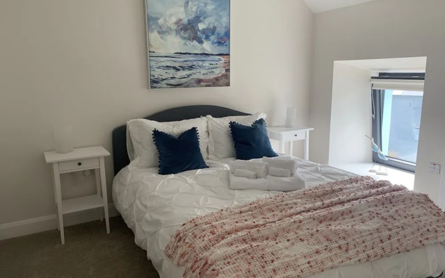Farm House - Sleeps 7 - Garden - Parking
