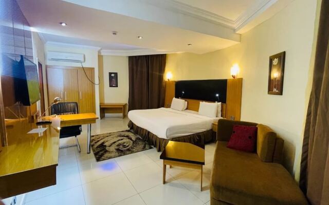Royal Birds Hotel & Towers