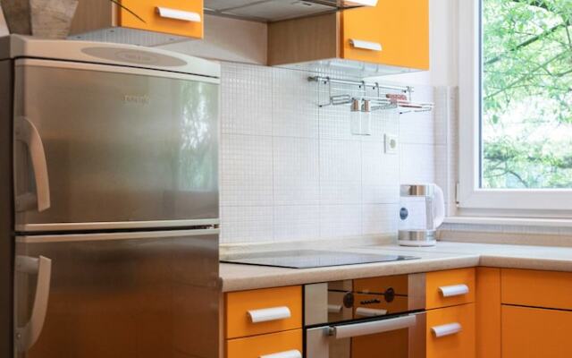 Bright 2bdr Apartment With a Balcony
