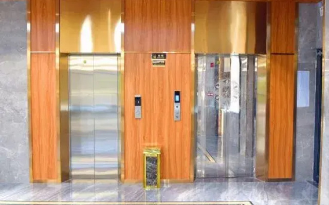 Zhongzhisheng Hotel (Zhaoqing East Railway Station Dinghushan Scenic Area)