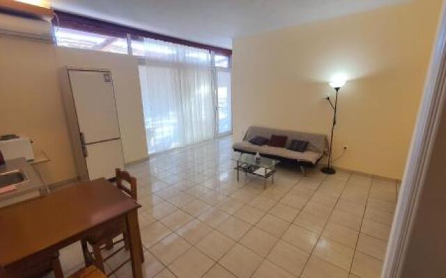 M-George apartment by the airport