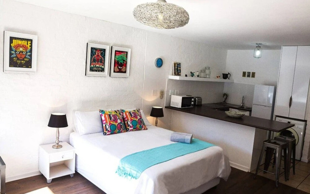 Minimalistic Green Point Studio Apartment