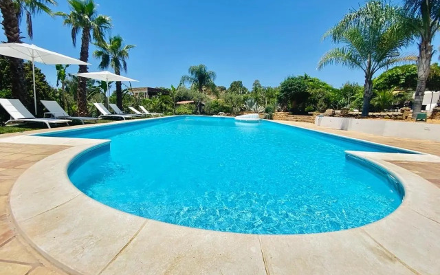 Emesh Boutique Suite