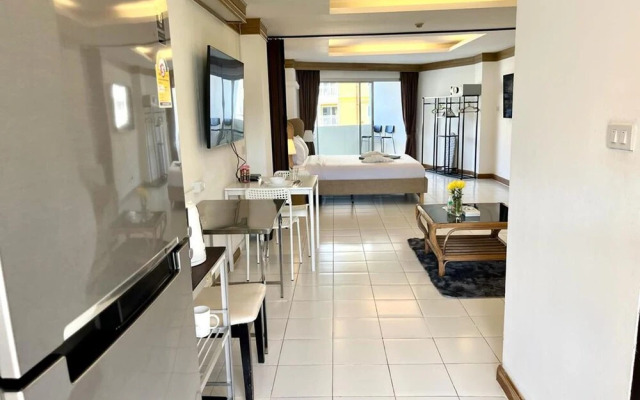 Patong Beach Gardens - Pool, Fast Wifi, Smart TVs