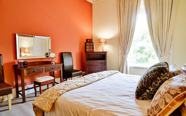 Fabulous location in peaceful New Town cul-de-sac
