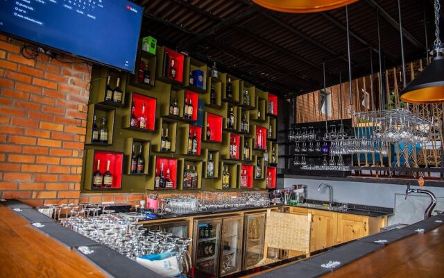 La Villa Cafe & Suites