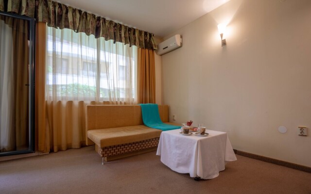 Apartment with Kitchenette in Avalon Complex