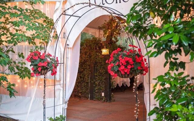 The Sydney, The Edgartown Collection