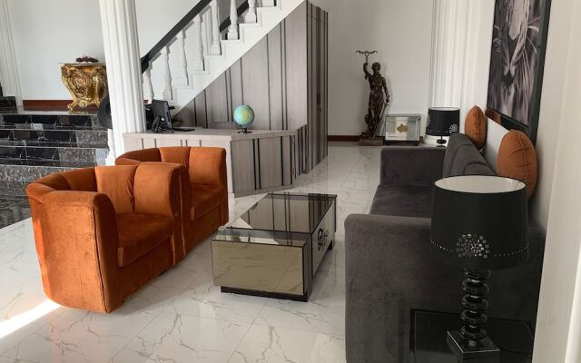 Toba Retreat Mansion And Villas