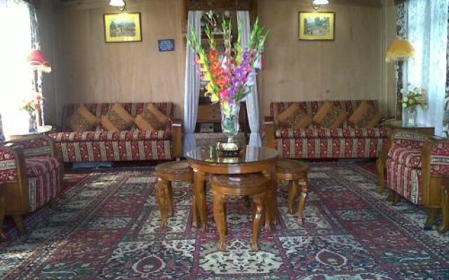Kings Rose Houseboat