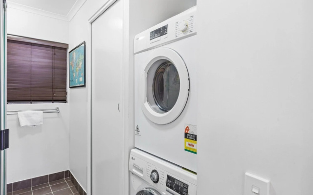Great Location 1-bed With Pool – Guest Rooms – Alexandra Headland