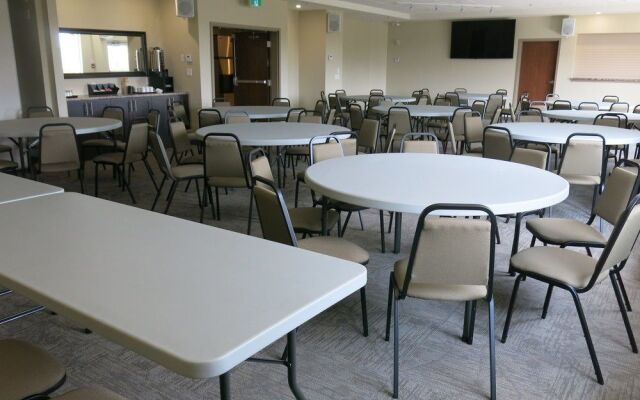 Days Inn And Suites Lindsay