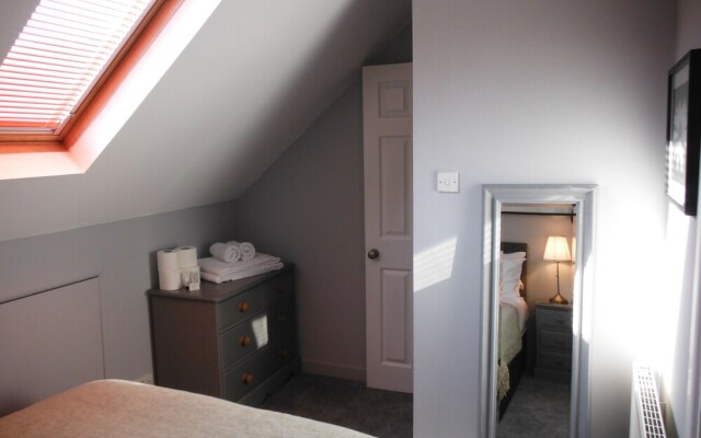 Select Serviced Accommodation - Canal Walk