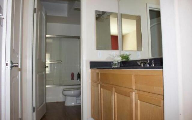 Luxury Apartment Near The Grove