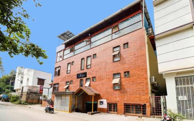 Oyo Hkh Homes Near Royal Meenakshi Mall