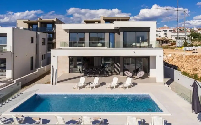 Luxury villas Paradise