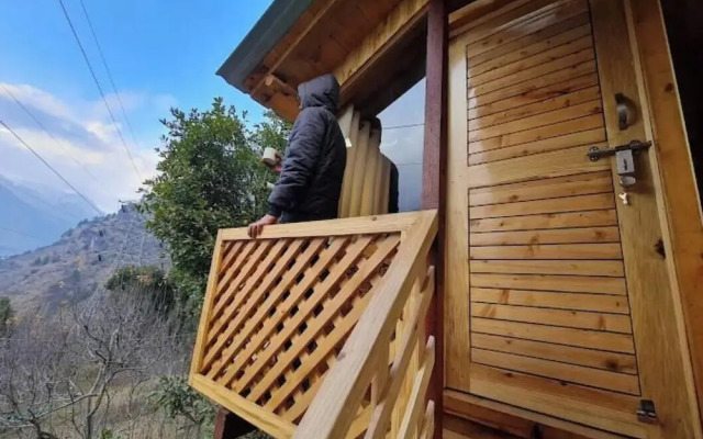 Manali Treehouse And Cafe