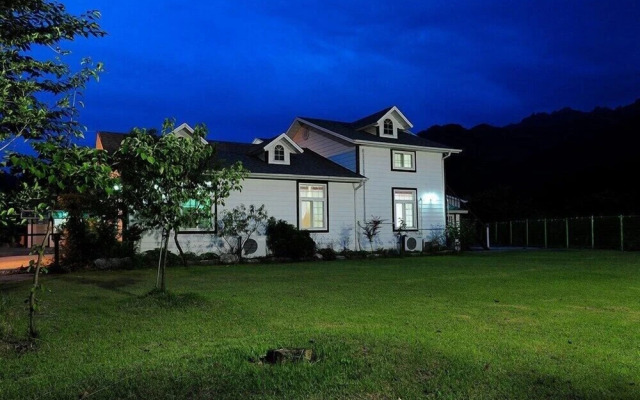 Songnisan Mountain White