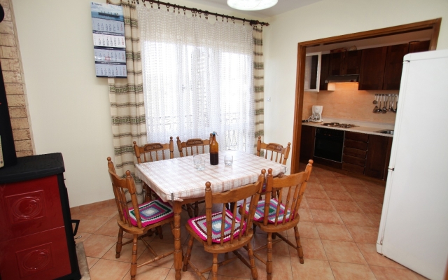 Apartment Marin - comfortable apartment near sea: A1 Vinisce, Riviera Trogir