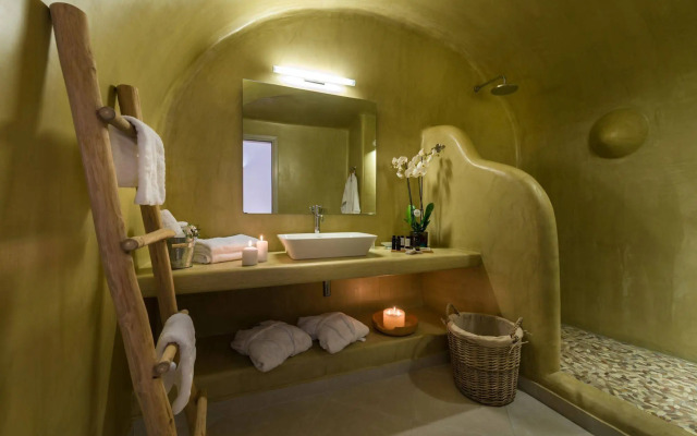 Kima Oia Suites