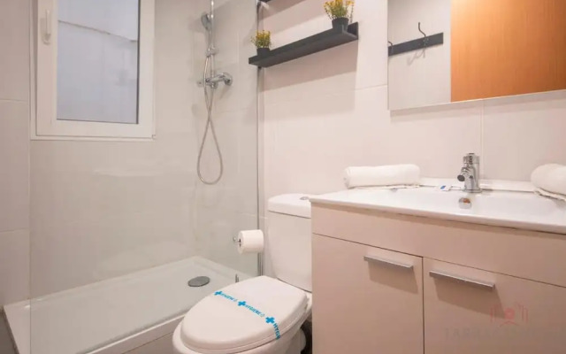 Th08 Apartamento Moderno con Patio Privado