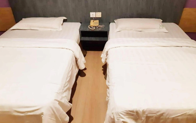 Super OYO 43930 Hotel Esplanade