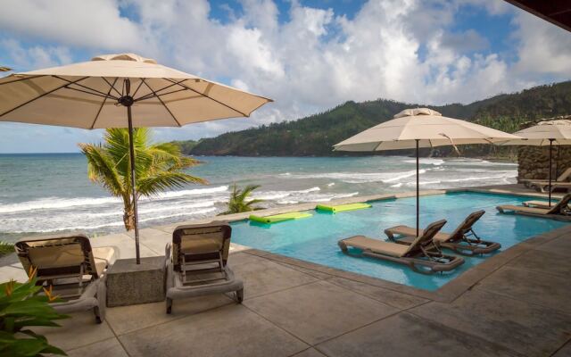 Pagua Bay House Oceanfront Cabanas