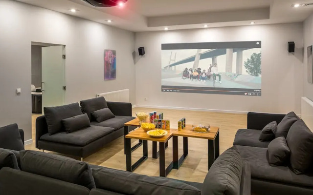 Apartments with Event Space & Hot Tub