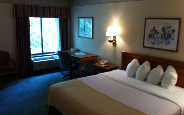 Holiday Lodge Hotel & Conference Center