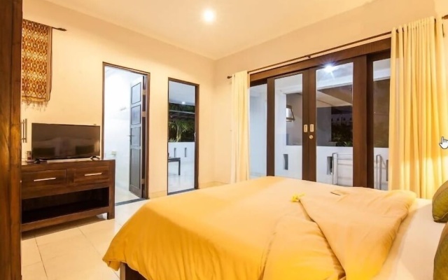 SMV . 8-BR · 8BR Pool Prime Area Walk to Beach N Shops Legian – Guest Rooms – Kuta