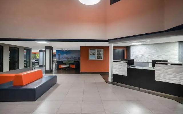 La Quinta Inn & Suites By Wyndham Knoxville East