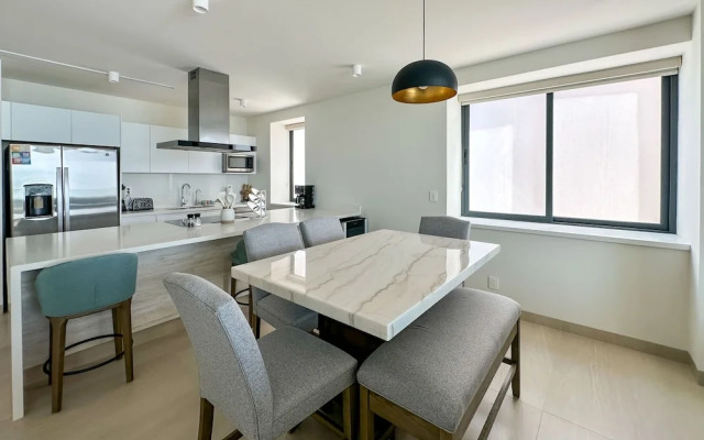 Paradise Found Luxe 2BR Condo in Iconic Location