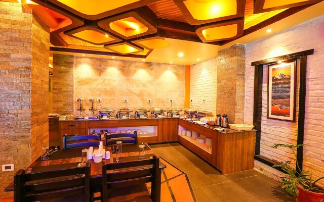 Kings Hotel Rajkuti