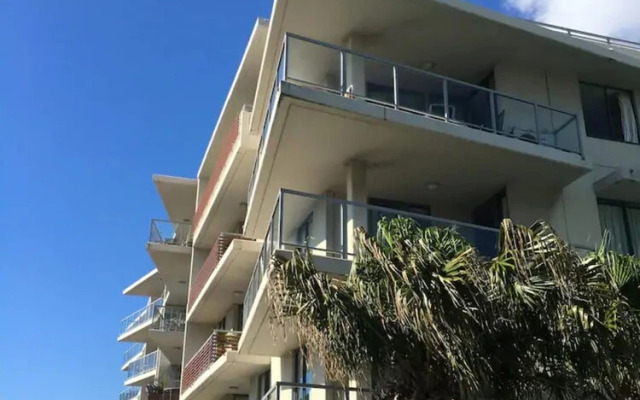 Modern 2 Bedroom Ocean View Apartment In Burleigh Heads