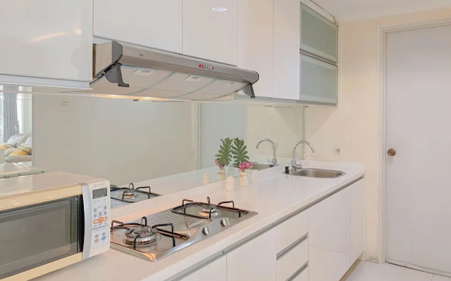 Strategic And Homey 2Br At Grand Palace Kemayoran Apartment